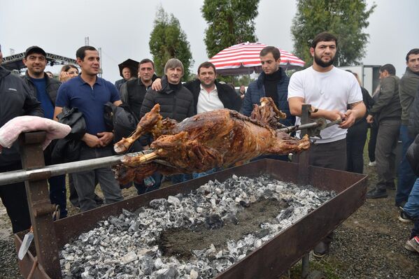 Ну, и какой же кавказский праздник без мяса на вертеле - Sputnik Абхазия