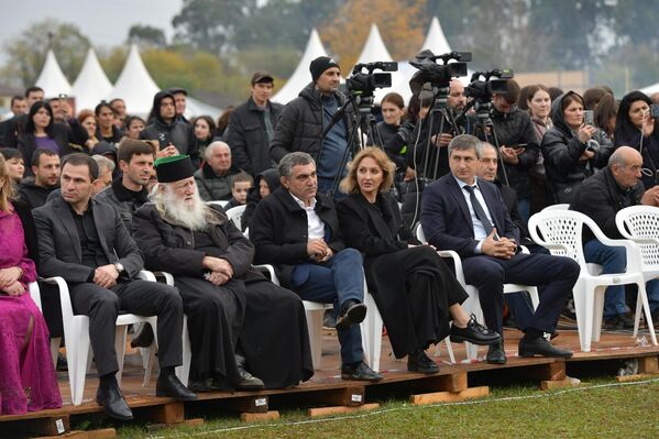 К празднику всегда присоединяются первые лица государства, президент Бадра Гунба передал поздравительную ноту - Sputnik Абхазия