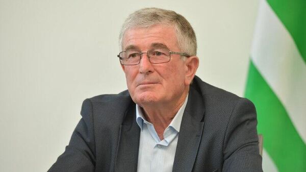 Председателем Собрания Гудаутского района вновь избран Валерий Малия - Sputnik Абхазия