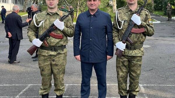 Аԥсны ахада ихаҭыԥуаҩ Беслан Бигәаа Аԥсны Арбџьармчқәа рахь ҿыц инаԥхьаз рырратә ҭоубашьҭаҵара даҭааит - Sputnik Аҧсны