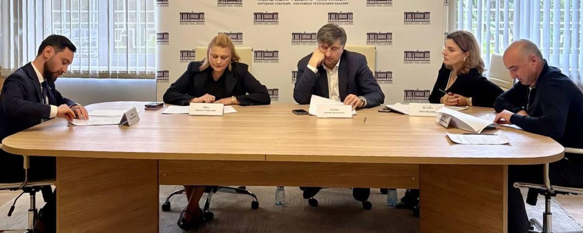 Организацию выборов депутатов Молодежного Парламента обсудили в Сухуме - Sputnik Абхазия, 1920, 17.11.2025