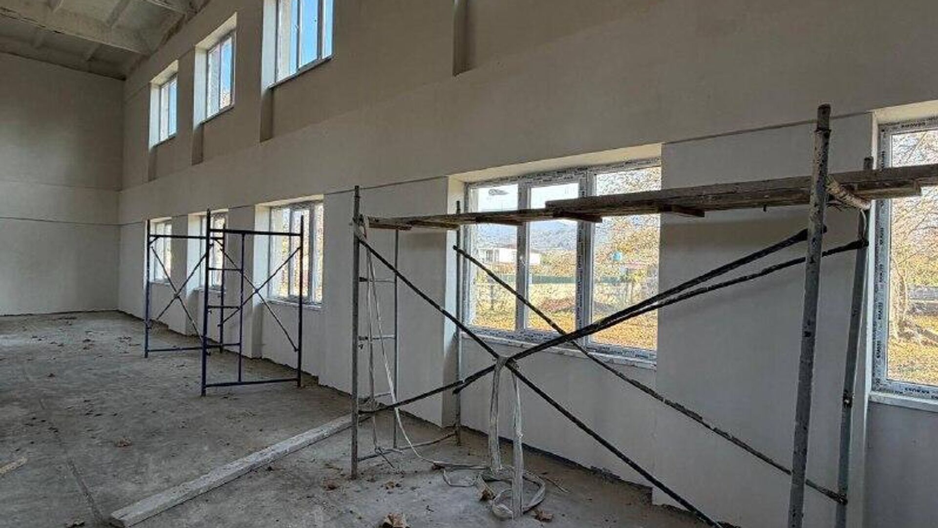 Президент Абхазии проинспектировал ремонт школы в Цандрыпше Президент Абхазии проинспектировал ремонт школы в Цандрыпше - Sputnik Абхазия, 1920, 18.11.2025