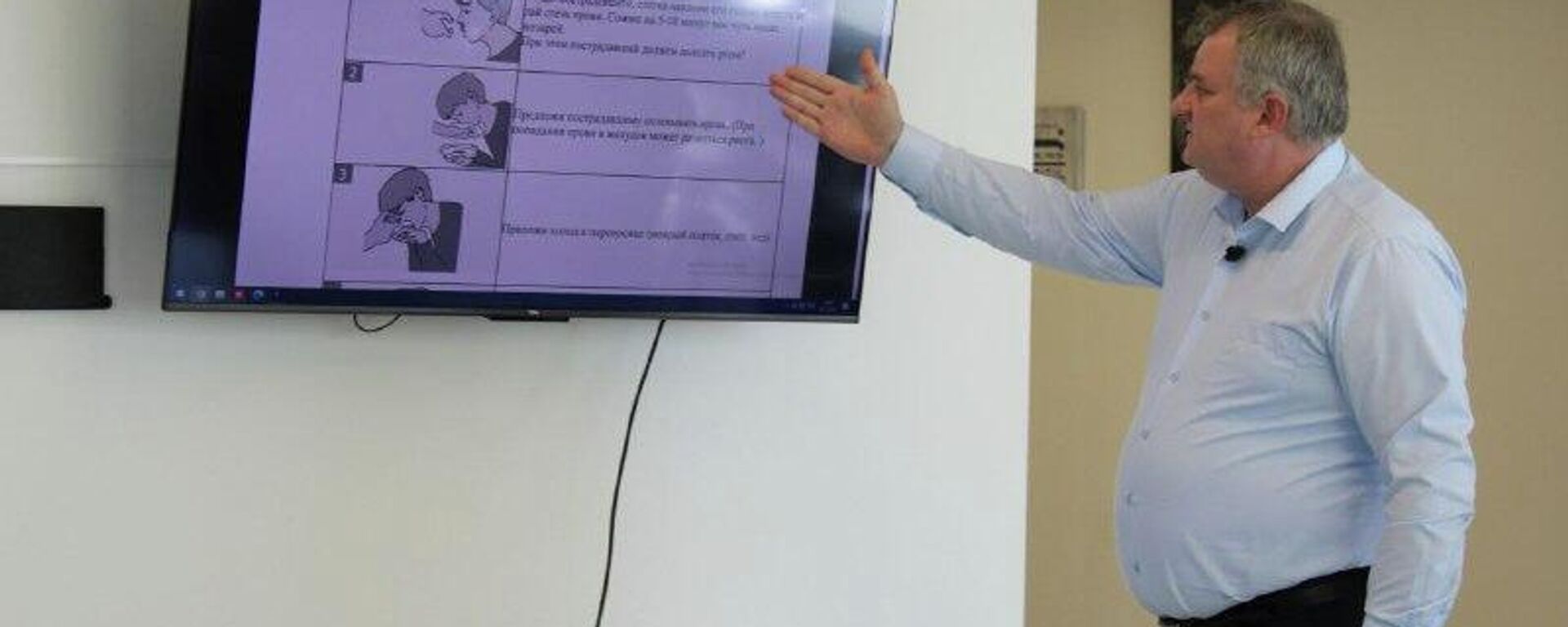 Аԥсны агәабзиарахьчара аминистр Едуард Быҭәба аҵарақәа мҩаԥигоит Асоциалтә таксиқәа рныҟәцаҩцәа рзы иаарласны амедицинатә цхыраара рыҭаразы - Sputnik Абхазия, 1920, 19.11.2025