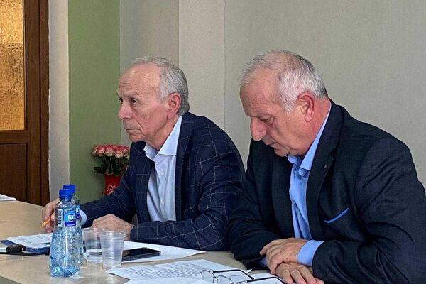 Апоет Виачеслав Ҷыҭанаа диижьҭеи 70 шықәса аҵра иазкны арҿиаратә хәылԥазы мҩаԥган Амилаҭтә библиотекаҿы. Апоет Виачеслав Ҷыҭанаа диижьҭеи 70 шықәса аҵра иазкны арҿиаратә хәылԥазы мҩаԥган Амилаҭтә библиотекаҿы. - Sputnik Аҧсны