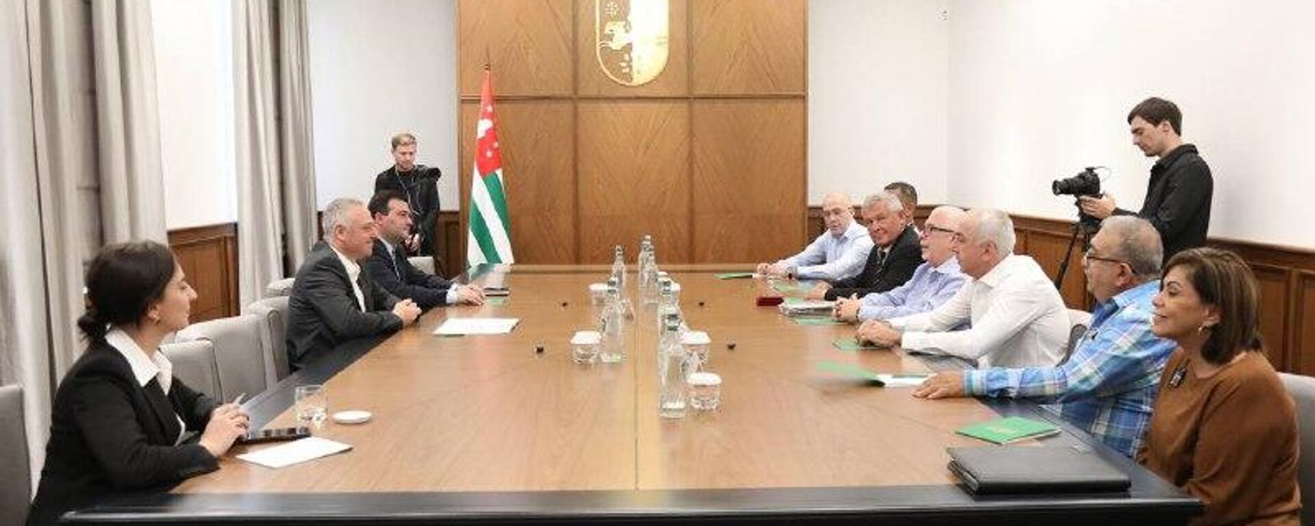 Атәыла ахада Бадра Гәынба дырԥылеит адомино азы жәларбжьаратәи афедерациақәа рнаԥхгаҩцәа Мануел Окендои, Ефраин Веласкеси, Хуакин Мартинеси, Борис Борзови Атәыла ахада Бадра Гәынба дырԥылеит адомино азы жәларбжьаратәи афедерациақәа рнаԥхгаҩцәа Мануел Окендои, Ефраин Веласкеси, Хуакин Мартинеси, Борис Борзови - Sputnik Аҧсны, 1920, 20.11.2025