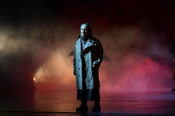 Михаил Рошьин ипиесала иқәыргылоу аспектакль Урыстәыла акультуратә фонд ацхыраарала иаԥҵоуп, насгьы иара Аџьынџьтәылатә еибашьра Дуӡӡаҿы игаз Аиааира 80 шықәса ахыҵра иазкуп. - Sputnik Аҧсны