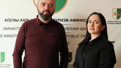Создание межведомственных комиссий по безопасности и организацию отдыха для детей из зон боевых действий обсудили глава Минтуризма Абхазии Астамур Логуа и детский омбудсмен Мактина Джинджолия