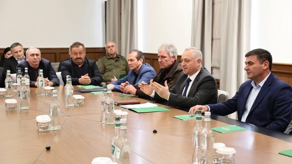 Встреча Президента Бадры Гунба с ветеранами Отечественной войны народа Абхазии - Sputnik Аҧсны