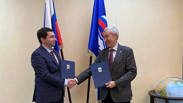 Единая Россия обновила соглашение о сотрудничестве с партией Единая Абхазия - Sputnik Абхазия