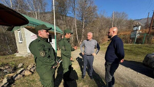 Президент Абхазии Бадра Гунба посетил пограничный отряд Птыш Погрануправления СГБ Абхазии - Sputnik Абхазия