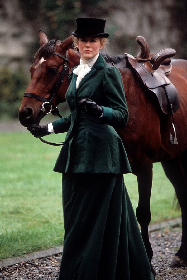 Николь Кидман ведет лошадь в сцене из фильма "Далёко и широко" - Sputnik Абхазия