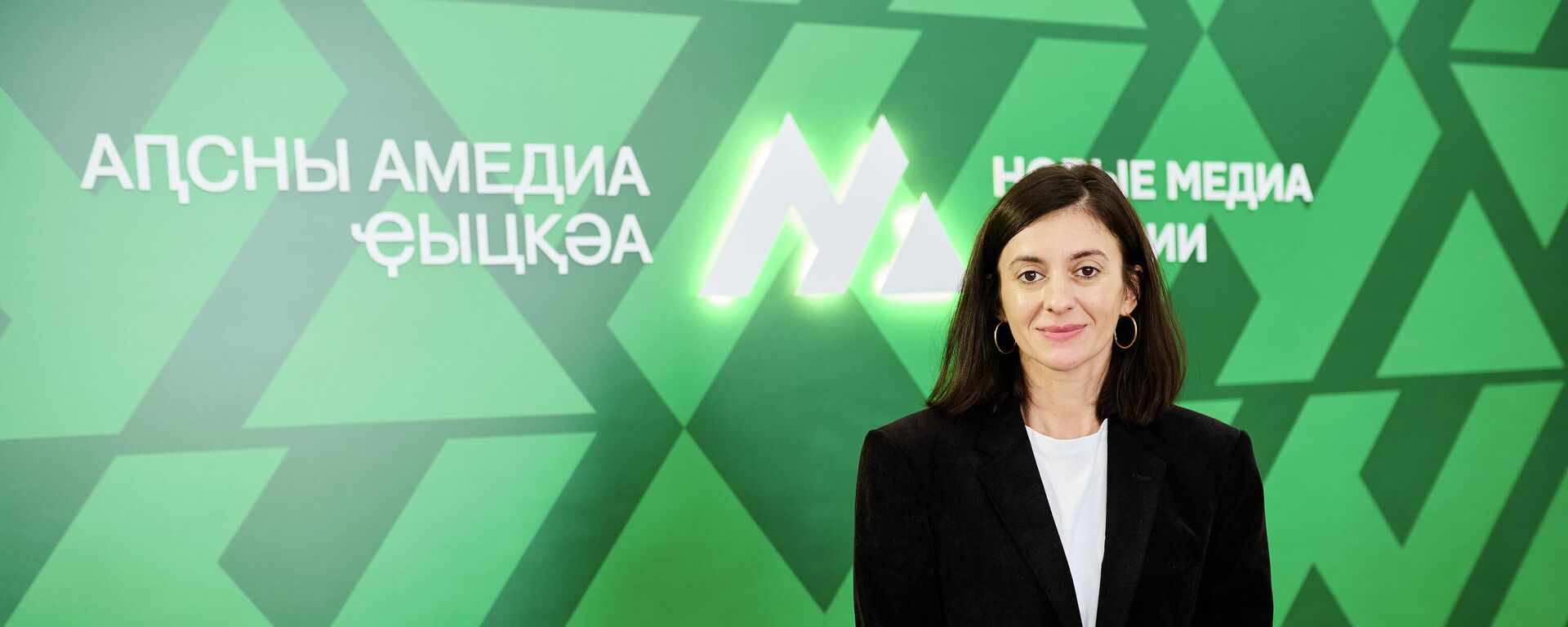 Пицунда имҩаԥысуеит апроект Аԥсны амедиа ҿыцқәа аҩбатәи амодуль: алахәыла лцәажәара - Sputnik Аҧсны, 1920, 28.11.2025