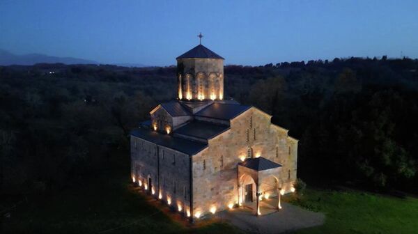 Художественная подсветка появилась на Моквском храме - Sputnik Аҧсны