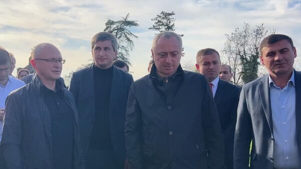 Проект Свет культуры в каждом штрихе представили Бадре Гунба и Сергею Кириенко - Sputnik Аҧсны