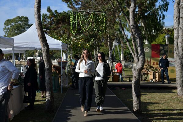 Гастрофестиваль &quot;Ҭагалан агьама: афеихоа&quot; прошел на набережной Сухума - Sputnik Абхазия