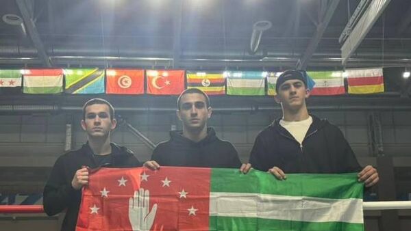 Абхазские спортсмены взяли призовые места на чемпионате и первенстве мира по универсальному бою в Саратове - Sputnik Абхазия