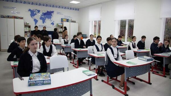 15 специализированных классов русского языка и литературы открыли в 14 абхазских школах при поддержки Минпросвещения России - Sputnik Абхазия