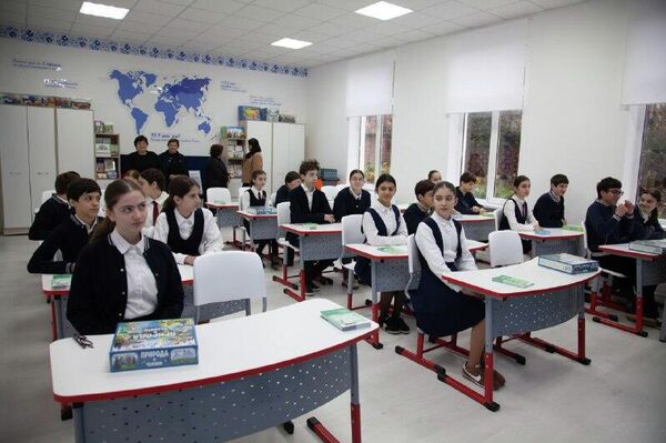 Урыстәыла аҵарадырра аминистрра ацхыраарала аԥсуа школқәа 14 рҿы иаатит аурыс бызшәеи алитературеи рзы иҷыдоу 15 класс - Sputnik Аҧсны