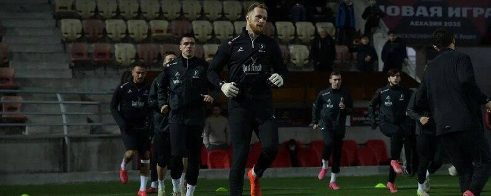 Тренировка сборной Футбольной национальной лиги прошла на сухумском Динамо - Sputnik Абхазия, 1920, 03.12.2025