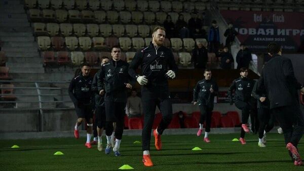 Тренировка сборной Футбольной национальной лиги прошла на сухумском Динамо - Sputnik Абхазия