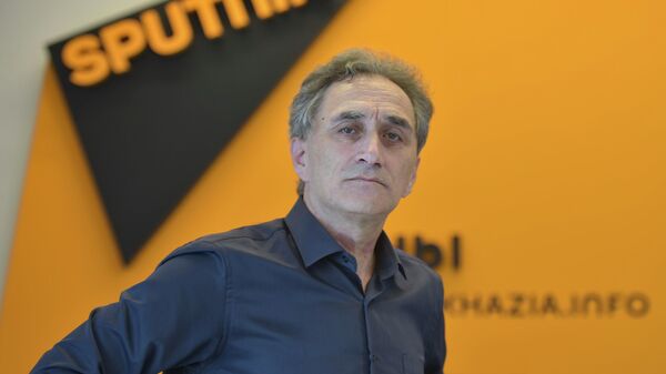 Сергеи Кириенко аԥсуа журналистцәа дрыҿцәажәеит: аполитолог ихҳәаа - Sputnik Аҧсны