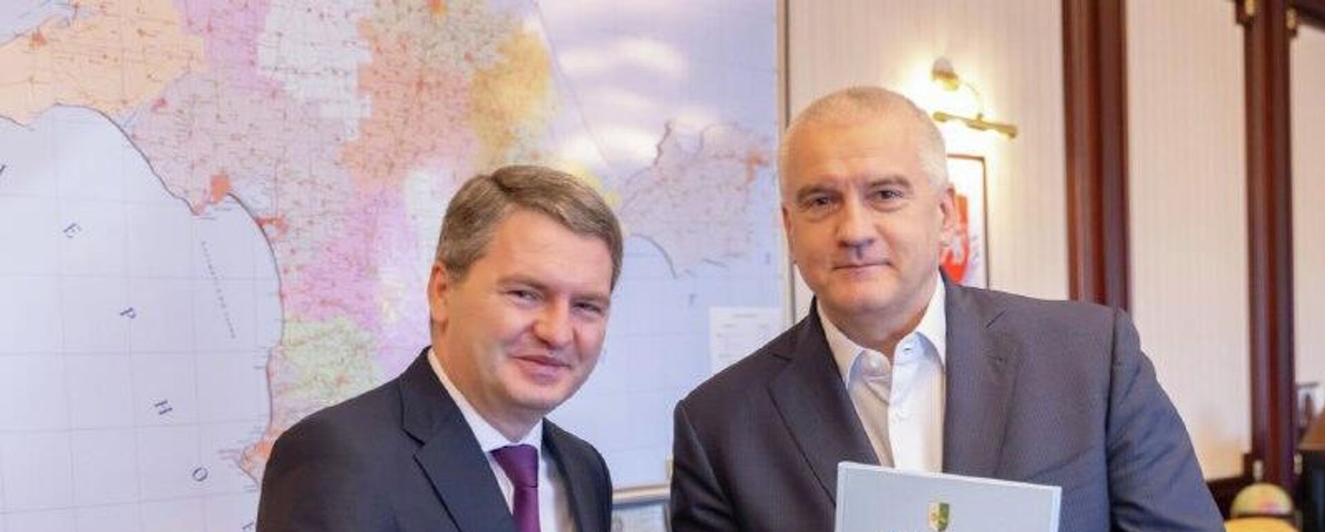 Делегация Правительства Абхазии во главе с вице-премьером Джансухом Нанба прибыла с официальным визитом в Крым, сообщил глава российского региона Сергей Аксенов в своем Telegram-канале - Sputnik Абхазия, 1920, 05.12.2025