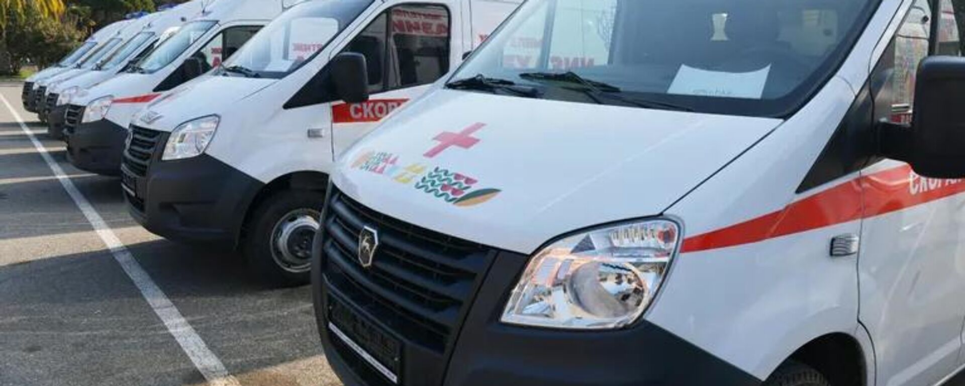 Агрба: в Сухуме открыли спортплощадки и передали технику школам и скорой помощи - Sputnik Абхазия, 1920, 05.12.2025