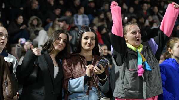 Более одного миллиона зрителей смотрят матч сборных ФНЛ и Медиалиги в Сухуме
 - Sputnik Аҧсны