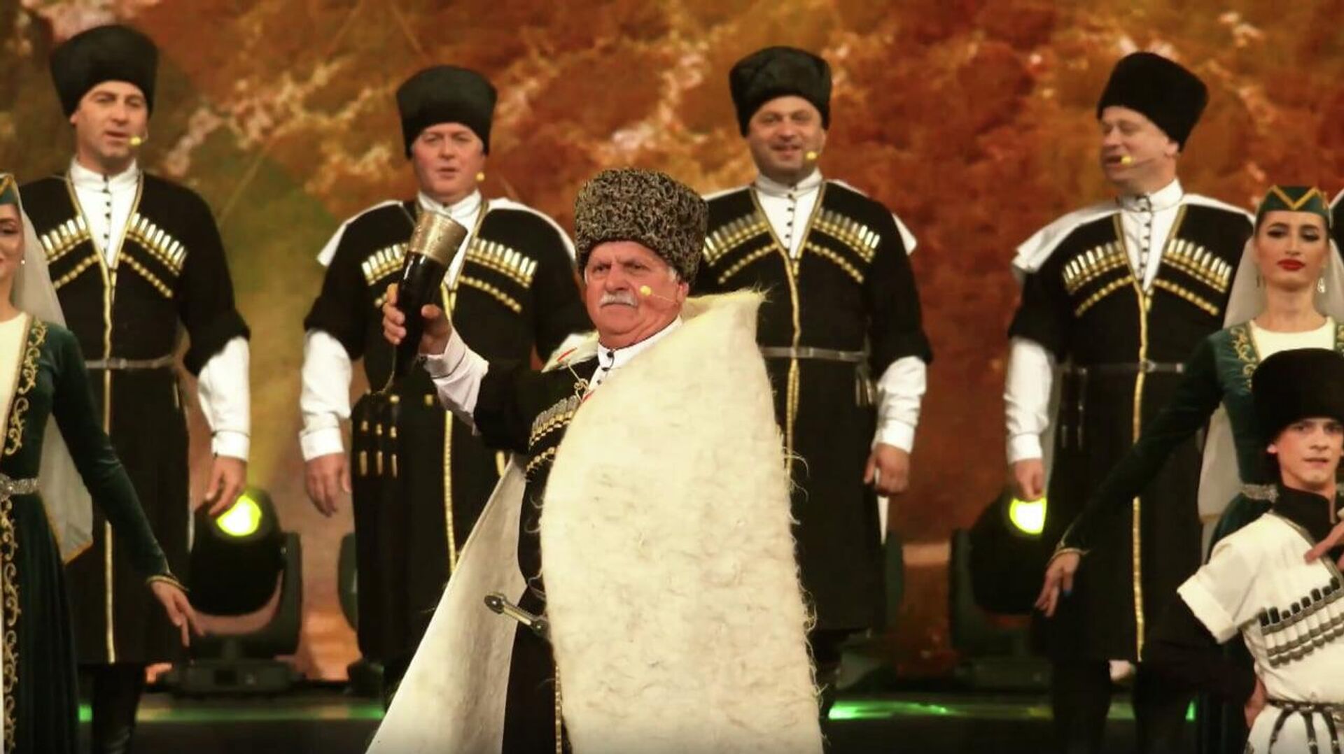 Госансамбль народной песни и танца Абхазии выступил в Кремлевском дворце Госансамбль народной песни и танца Абхазии выступил в Кремлевском дворце - Sputnik Аҧсны, 1920, 06.12.2025