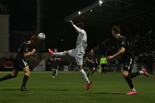 Сухумский стадион был битком забит, а онлайн за игрой следили более 2,5 млн человек. - Sputnik Абхазия