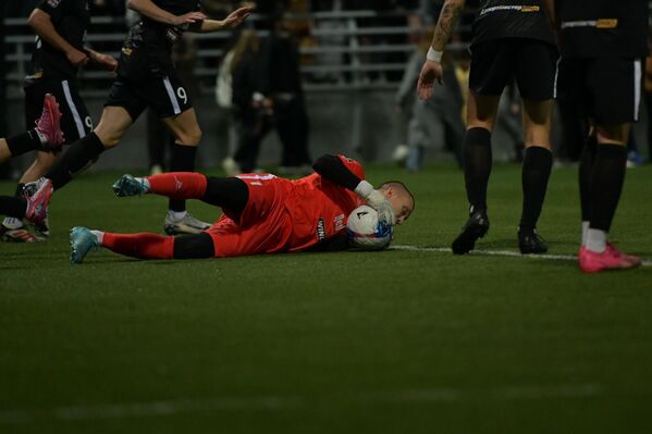 Матч сразу же заставил зрителей затаить дыхание. - Sputnik Абхазия