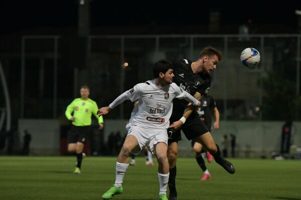 Футбольный матч завершился со счетом 4:1 в пользу сборной ФНЛ. - Sputnik Абхазия