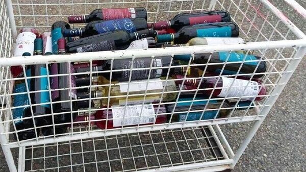 Турист из Абхазии пытался вывезти в Россию 55 литров спиртного - Sputnik Абхазия