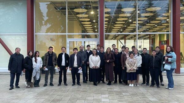 Первая профориентационная экскурсия для одиннадцатиклассников прошла в сухумском аэропорту - Sputnik Абхазия