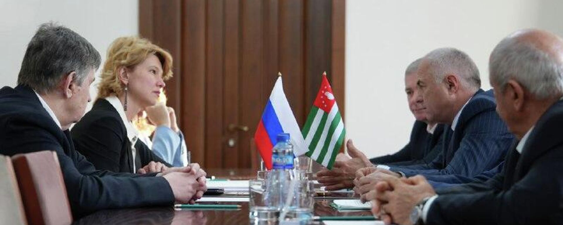 Абхазия готова предоставить российским производителям льготные условия для создания совместных питомников сельхозрастений в республике, сообщил глава Минсельхоза Беслан Джопуа своей российской коллеге Оксане Лут - Sputnik Абхазия, 1920, 12.12.2025