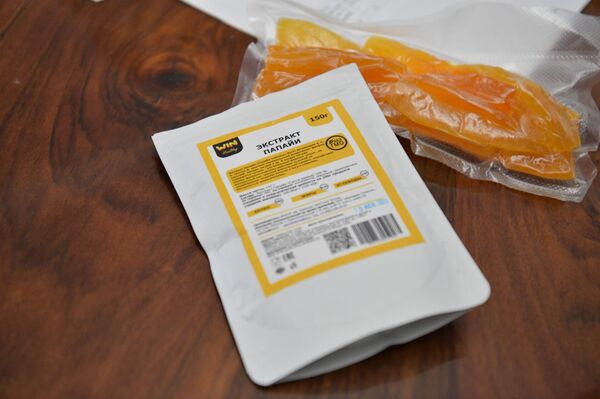 Выращивание папайи в теплице Валерием Нармания в г.Сухум - Sputnik Абхазия