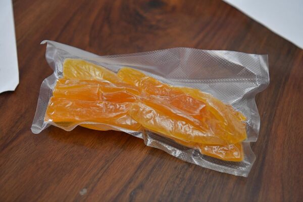 Выращивание папайи в теплице Валерием Нармания в г.Сухум - Sputnik Абхазия