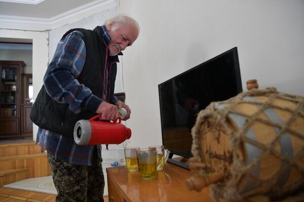 Выращивание папайи в теплице Валерием Нармания в г.Сухум - Sputnik Абхазия