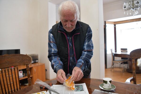 Выращивание папайи в теплице Валерием Нармания в г.Сухум - Sputnik Абхазия