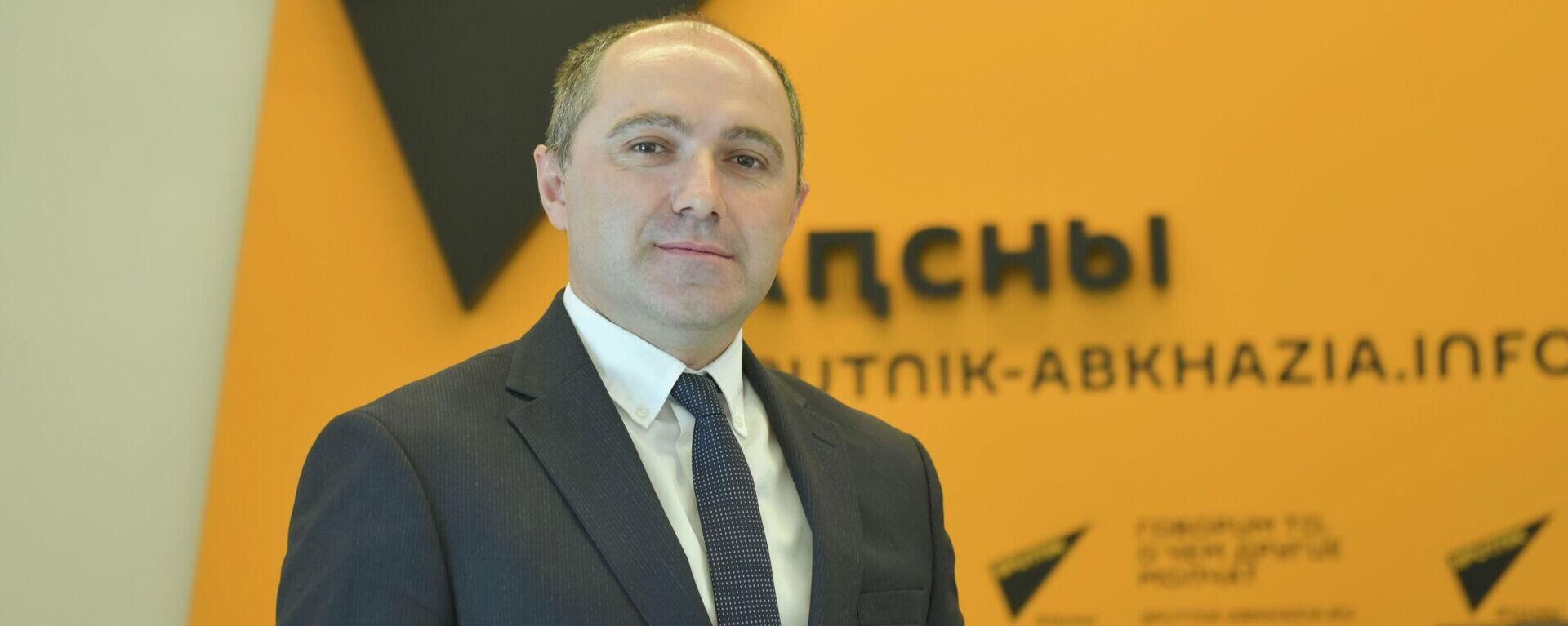 Увеличение выплат, сокрытие данных и учет: Гулария о работе Пенсионного фонда Абхазии  - Sputnik Абхазия, 1920, 18.12.2025