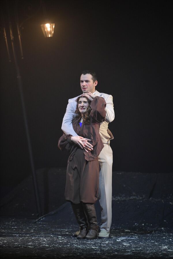 Желание поставить спектакль о жизни легендарной французской певицы у него было давно - Sputnik Абхазия