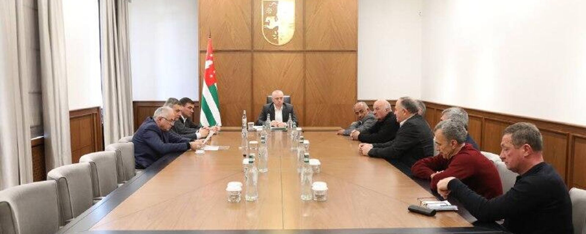 Поддержку абхазским пчеловодам обсудили на встрече в Администрации президента - Sputnik Абхазия, 1920, 19.12.2025