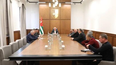 Поддержку абхазским пчеловодам обсудили на встрече в Администрации президента