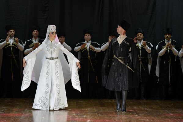 В 1970 году ансамблю было присвоено высокое звание заслуженного.  - Sputnik Абхазия