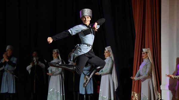 Отчетный концерт государственного ансамбля песни и танца им. В.Царгуш - Sputnik Абхазия