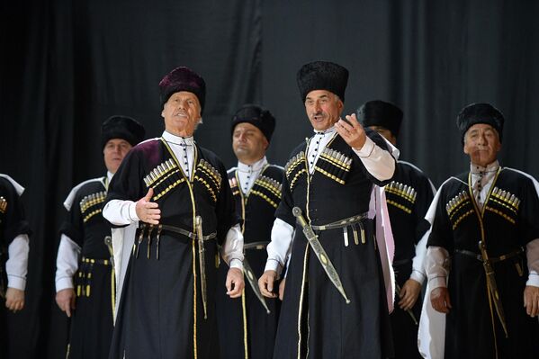 Ахәаԥшцәа рҿаԥхьа иқәгылеит авокалтәи ахореографиатәи аномерқәа рыла.  - Sputnik Аҧсны