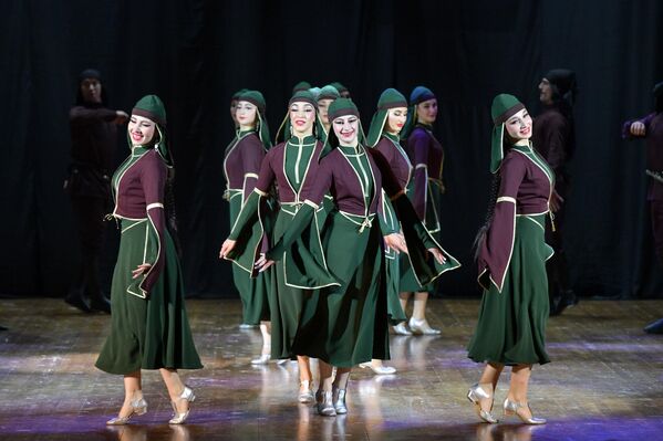 Аԥсны зҽаԥсазтәыз аҳәынҭқарратә жәлар рышәаҳәареи рыкәашареи рансамбль еиҿкаан 1931 шықәсазы. - Sputnik Аҧсны