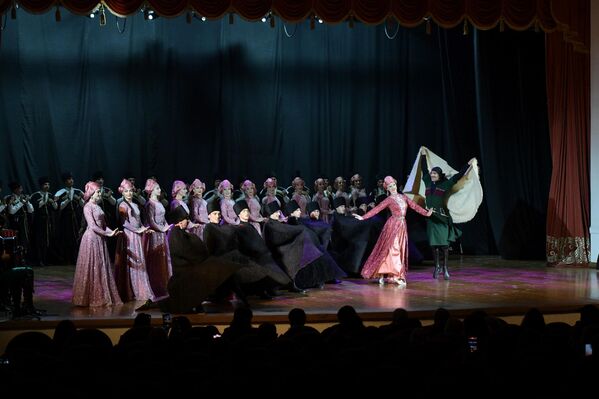 1934 шықәсазы Аԥсны аетнографиатә хор Кавказнхыҵтәи ажәларқәа рҟазара аолимпиадаҿы ианашьахеит ЦИК ЗСФСР апремиақәа рыԥшьбагьы.  - Sputnik Аҧсны