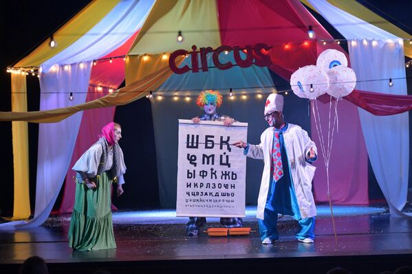 Премьера новогоднего спектакля "Быбыш" состоялась в Абхазском государственном драматическом театре имени Самсона Чанба - Sputnik Абхазия