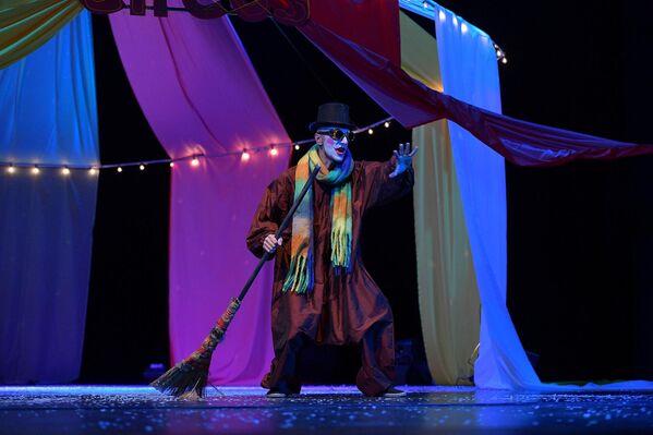 Cпектакль на абхазском языке, а еще детки смогут потанцевать прямо в зрительном зале - Sputnik Абхазия